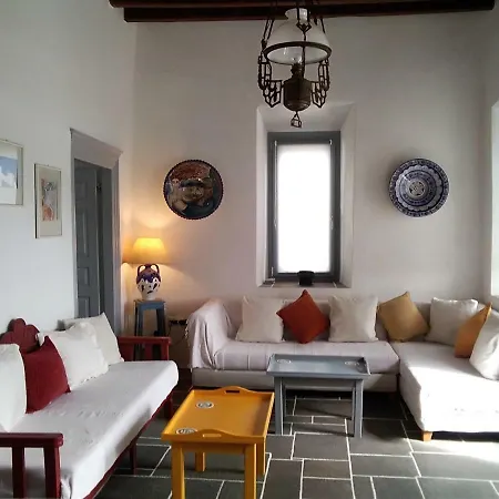 Dora's Traditional Houses Apollonia
