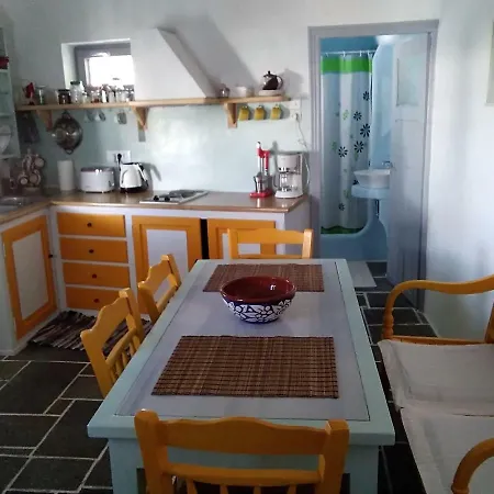 Dora's Traditional Houses Apollonia